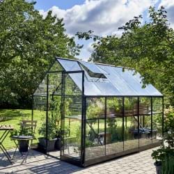 Free-standing greenhouse